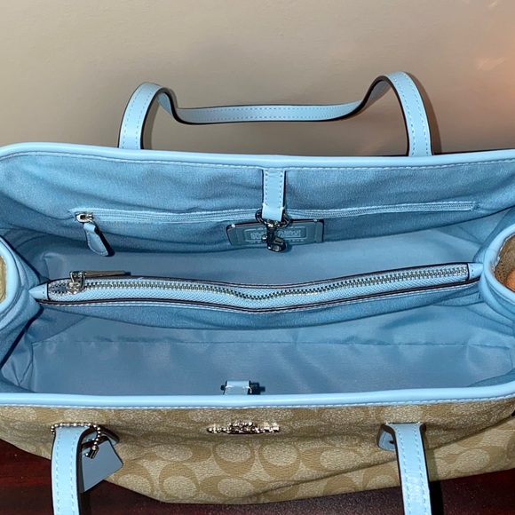 Coach Drawstring Carryall Tote Signature Canvas - Picture 4 of 16